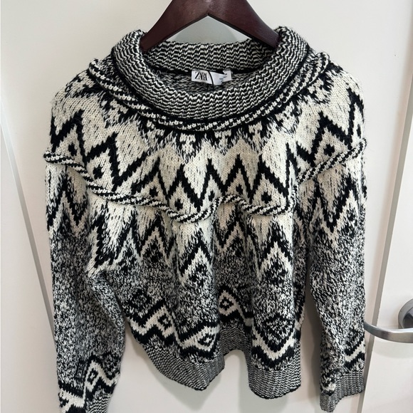 Zara Sweaters - Zara Black and White Knit Patterned Sweater